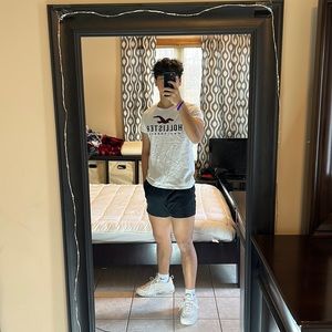 Hollister/ Graphic Tee/ Small